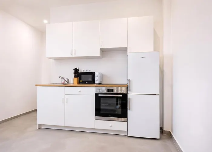 Bright 4br Getaway Near Westbahnhof Station Vienna