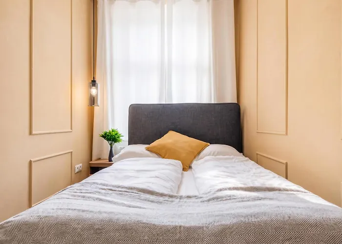 Bright 4br Getaway Near Westbahnhof Station * Vienna