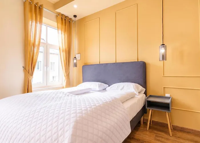 Bright 4br Getaway Near Westbahnhof Station Apartment