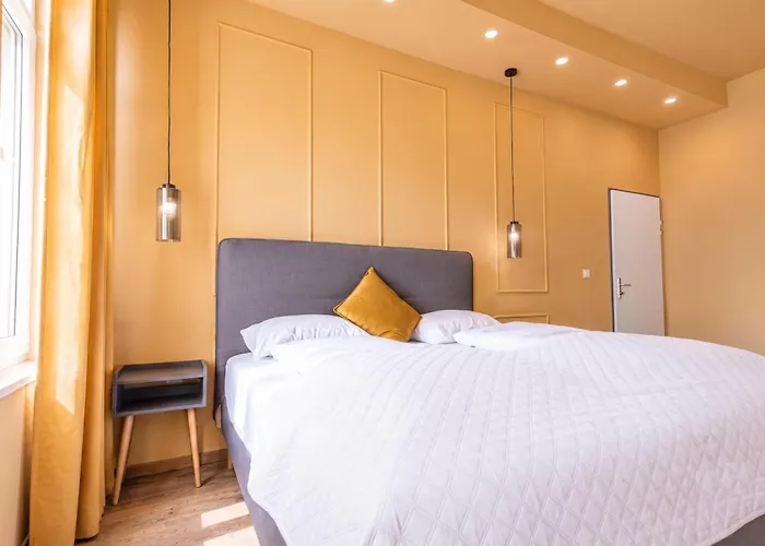 Apartment Bright 4br Getaway Near Westbahnhof Station