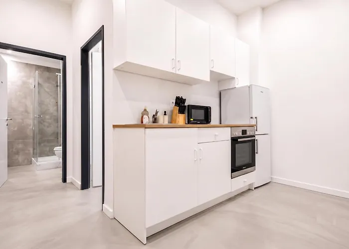 Bright 4br Getaway Near Westbahnhof Station Apartment Vienna