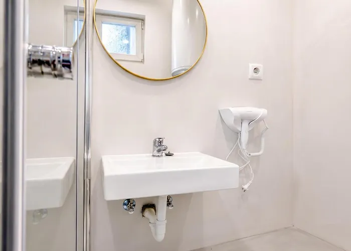 Bright 4br Getaway Near Westbahnhof Station